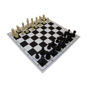 Vista frontal de tablero de ajedrez de plástico plegable blanco