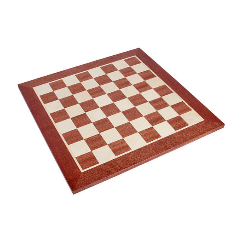 Vista frontal de tablero de ajedrez nº5 sin anotación alfanumérica color marrón y blanco.